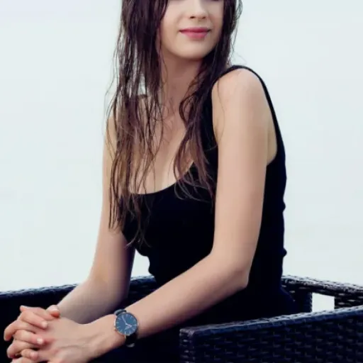 VICTORIA HYDE Classic Minimalist Watch Review: a clean-looking daily beater with a few compromises