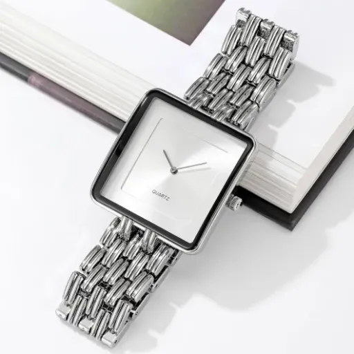 Findtime Square Watch Review: cheap retro-style office watch that looks pricier than it is